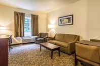 Common Space Cobblestone Hotel and Suites Torrington