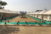 Kolam Renang Kanj Kiri Container Tent City Kumbh