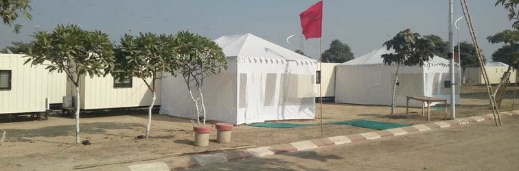 Luar Bangunan Kanj Kiri Container Tent City Kumbh