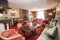 Bar, Cafe and Lounge The Walnut Tree Hotel