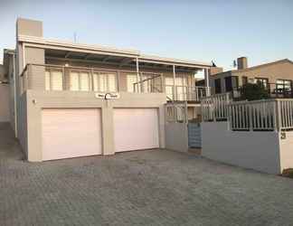 Bangunan 2 Gansbaai Seafront Holiday House: Ons C-huis