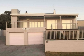 Exterior 4 Gansbaai Seafront Holiday House: Ons C-huis