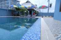 Kolam Renang NuttyPhoy Hotel