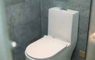 Toilet Kamar 4 Infully Hotel - Mianyang