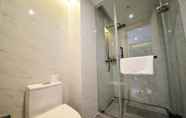 In-room Bathroom 5 MIJU HOUSE Gubei-a small white building beside Shanghai oil painting sculpture institute