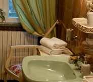 In-room Bathroom 7 Tra i Laghi B&B