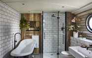 In-room Bathroom 6 The Boathouse London