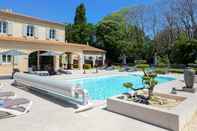 Swimming Pool Hotel La Bastide Saint Martin