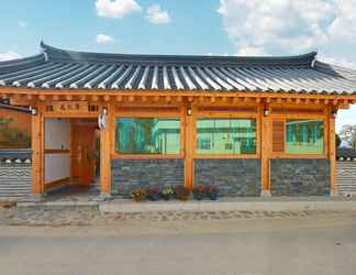 Exterior 2 Wiyeonjae Hanok Stay