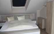 Kamar Tidur 5 Check Inn Hotel