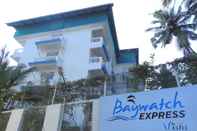 Luar Bangunan Baywatch Express