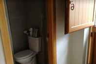 Toilet Kamar Pensión Albergue Los Caminantes - Hostel