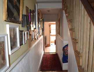 Lobby 2 Townhouse Full of Character in Vibrant Seven Dials