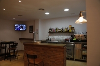 Bar, Cafe and Lounge Hostal Caballero