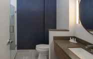 Toilet Kamar 3 Fairfield Inn & Suites Jasper