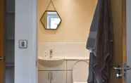 In-room Bathroom 7 Stylish and Super-central 2 Bedroom Modern Apartment