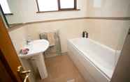 In-room Bathroom 7 Lisburn Serviced Accommodation