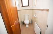 In-room Bathroom 6 Lisburn Serviced Accommodation