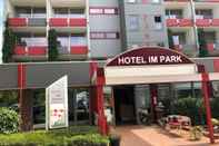 Bangunan Hotel Im Park