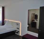 Bedroom 3 Hotel am Berg Esslingen