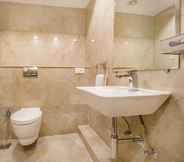 In-room Bathroom 7 FabHotel Gayathri