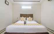 Kamar Tidur 3 FabHotel Gayathri