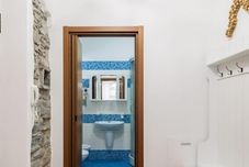 In-room Bathroom Alice in Wonderland