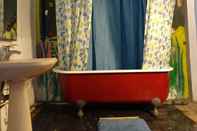 In-room Bathroom Chambre d'Hotes Saint Michel pour Pelerins