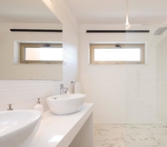 Toilet Kamar 7 Villa Gloss