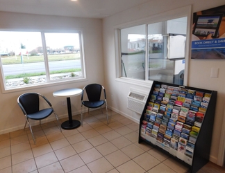 Lobby 2 Motel 6 Burlington, WA