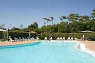 Swimming Pool Village Vacances La Forêt des Landes