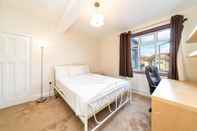 Bedroom NEW 3 Bedroom House near Wembley Stadium