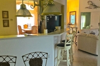 Bar, Cafe and Lounge Dream View Rotonda West, Stunning Home is Fantastic Location