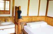 Kamar Tidur 4 Old Five Guesthouse