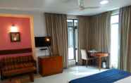 Bedroom 6 Divine Inn Hotel