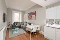 Common Space Silver Lining Apartment near Holyrood