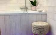 In-room Bathroom 7 Les Secrets d'Aix Les roulottes