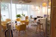 Quầy bar, cafe và phòng lounge Serveyou International Apartment