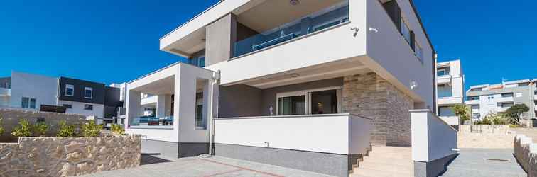 Exterior Apartments with Pool Villa Zora