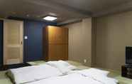 Kamar Tidur 6 Entrance Life in Gosho Higashi