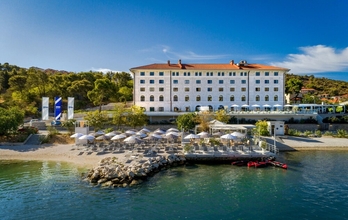 Bangunan 4 Villa Salt - 10 people, heated pool, Trogir, near beach & Split airport