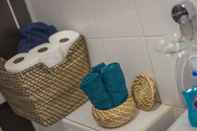 In-room Bathroom One Bedroom Apartment by Klass Living Serviced Accommodation Hamilton - West Apartment With WiFi and Parking