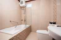In-room Bathroom Manorom Chateau Hotel