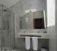 In-room Bathroom 4 Hotel Areces