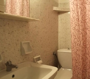 In-room Bathroom 4 Country House Apartments