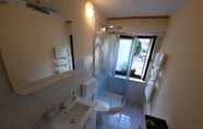 Toilet Kamar 4 Apartment Zonir