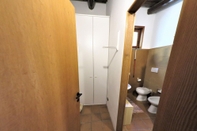 Toilet Kamar Poggiolindo B&B