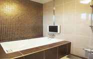 Toilet Kamar 2 Hotel Asia - Adults Only