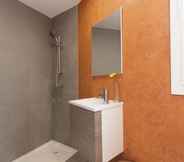 In-room Bathroom 3 Vista Roses Mar - Villas Batik