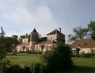 Exterior 2 Château La Barge